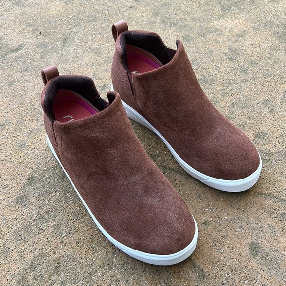 Ryka Women's Vera Saddle Tan Suede Slip on Wedge Sneaker Size 7.5 NWOT - Picture 1 of 8